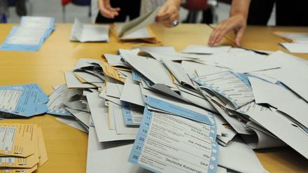 Gewählt wird auf Papier. Aber Wählerverzeichnisse und Briefwahl werden elektronisch organisiert - und die Software ist fehlerhaft.