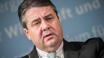 Anwalt der kleinen Leute? Bundeswirtschaftsminister Sigmar Gabriel (SPD) liegen die Lagerarbeiter und Fleischverkäufer bei Kaiser's Tengelmann am Herzen. 