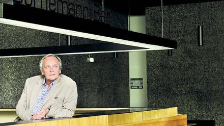 Die Welt zu Gast. Joachim Sartorius im Foyer des Hauses der Berliner Festspiele.