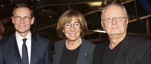 Frank Castorf (r.) Akademie-Präsidentin Jeanine Meerapfel und Berlins Regierender Bürgermeister Michael Müller bei der Verleihung des Großen Kunstpreises Berlin in der Akademie der Künste am Pariser Platz.