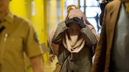 Die Zeugin, zugleich das mutmaßliche Opfer, auf dem Weg zur Berufungsverhandlung vor dem Landgericht. Ihre Aussage half nichts. Der Angeklagte wurde freigesprochen. 
