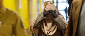 Die Zeugin, zugleich das mutmaßliche Opfer, auf dem Weg zur Berufungsverhandlung vor dem Landgericht. Ihre Aussage half nichts. Der Angeklagte wurde freigesprochen. 