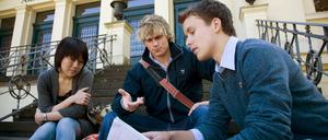 Bildung durch Wissenschaft. Dieses Ziel würde sich besser erreichen lassen, wenn Professoren mehr Zeit zu forschen hätten, meint Ernst-Theodor Rietschel, der frühere Präsident der Leibniz-Gemeinschaft. Das Foto zeigt Studierende der Universität Bonn.
