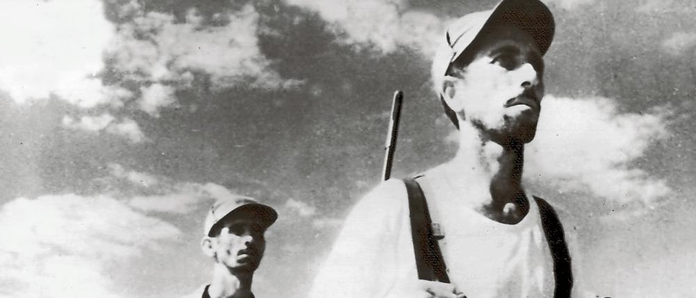 Kubanische Soldaten marschieren gegen die Invasoren aus der Schweinebucht am 18. April 1961.