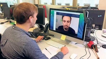 Ein halbes Jahr noch, dann soll das „Junge Angebot“ von ARD und ZDF online gehen. Florian Hager (re.) ist für den Jugendableger verantwortlich.