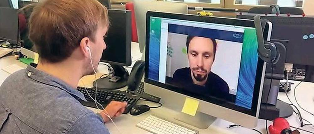 Ein halbes Jahr noch, dann soll das „Junge Angebot“ von ARD und ZDF online gehen. Florian Hager (re.) ist für den Jugendableger verantwortlich.