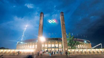 Gedankenblitz. Herthas Mietvertrag im Olympiastadion läuft noch bis 2017. Für die Verhandlungen mit dem Senat brauen sich offenbar schon Unwetterwolken zusammen.