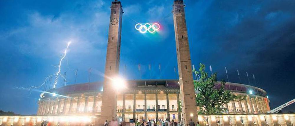 Gedankenblitz. Herthas Mietvertrag im Olympiastadion läuft noch bis 2017. Für die Verhandlungen mit dem Senat brauen sich offenbar schon Unwetterwolken zusammen. 