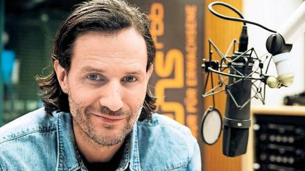  Manuel Möglich arbeitet als Autor, Filmemacher und Reporter. Seit Kurzem ist er zudem Moderator der RBB-Welle Radioeins.