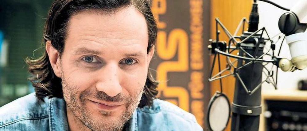  Manuel Möglich arbeitet als Autor, Filmemacher und Reporter. Seit Kurzem ist er zudem Moderator der RBB-Welle Radioeins.
