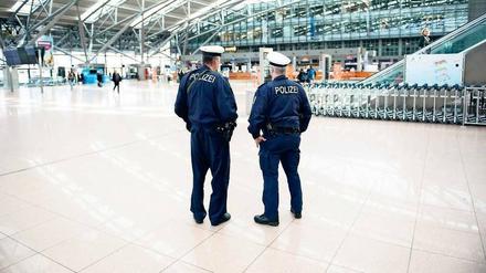 Mehr Polizei – aber weniger Flugzeuge und Bahnen.