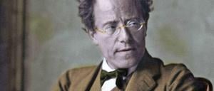 Gustav Mahler (1860 -1911) auf einer kolorierten Porträtaufnahme von Moritz Nähr (undatiert). 