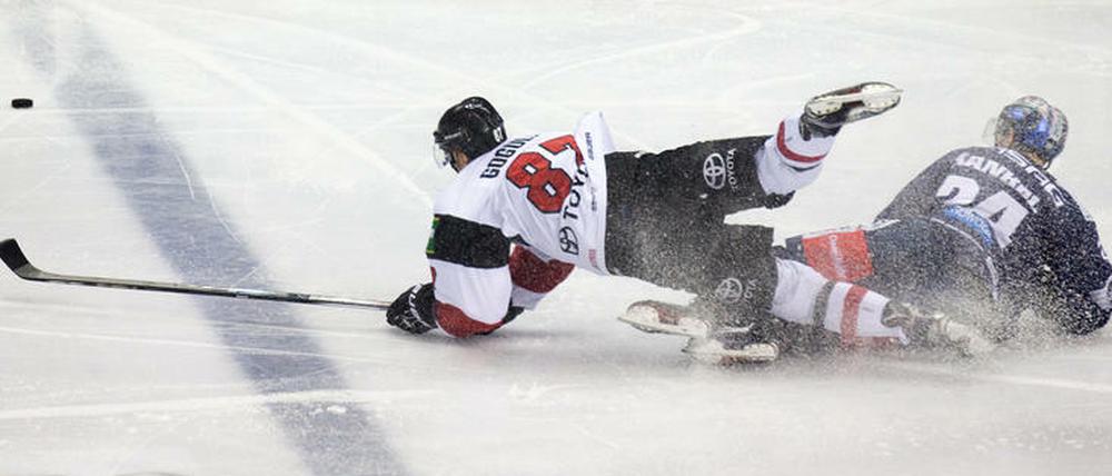 Eisbären und Haie liefern sich eine ausgesprochen enge Viertelfinalserie.