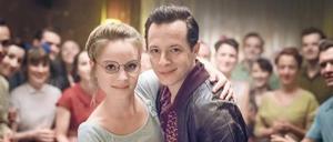Rock ’n’ Roll! Monika Schöllack (Sonja Gerhardt) und Freddy Donath (Trystan Pütterer) suchen eine Zukunft im Dreiteiler „Ku’damm 56“. 
