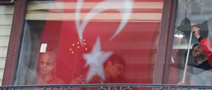 Aufräumarbeiten nach dem Selbstmordattentat in Istanbul 