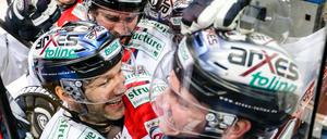 Später Jubel. Laurin Braun traf am Freitagabend in der Verlängerung zum Eisbären-Sieg in Köln. Es war nach 123 torlosen Minuten der erste Treffer der Berliner überhaupt in der Serie. 