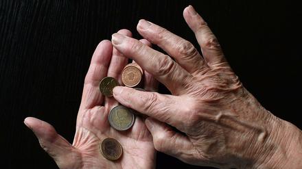 Kleine Münze: Auch Altersarmut ist ein Thema, das viele Menschen beschäftigt.