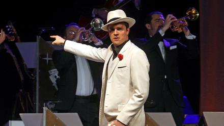 Gibt den Takt vor: Bodo Wartke, Klavierkabarettist und Schauspieler, lässt sich manchmal von einem ganzen Orchester begleiten.