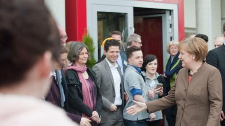 Bundeskanzlerin Angela Merkel das Don-Bosco-Jugendzentrum in Berlin-Marzahn. 