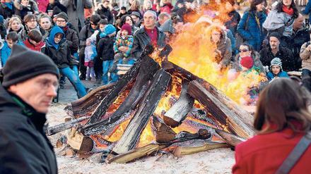 Vorsicht, heiß. Berliner können unter anderem auf dem Gelände der Kulturbrauerei ein Osterfeuer erleben. 