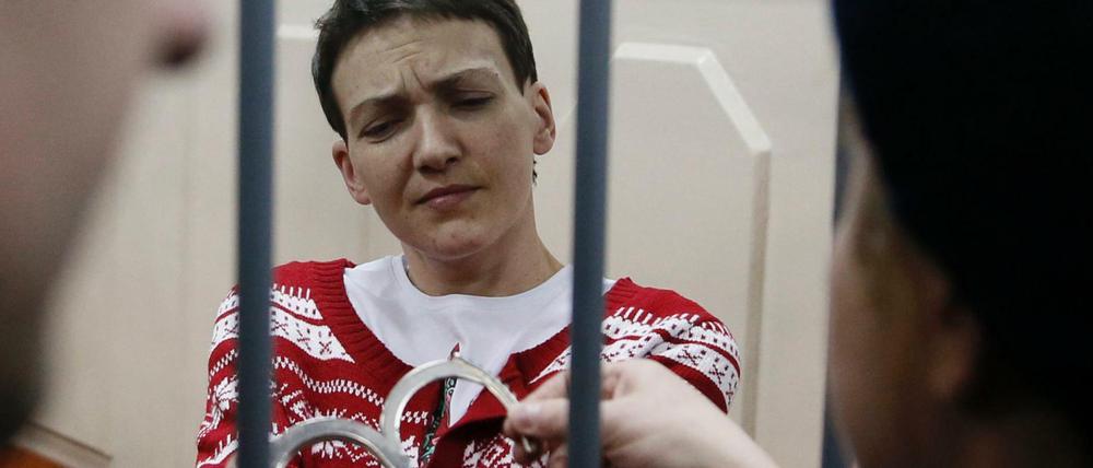 Die ukrainische Kampfpilotin Nadeschda Sawtschenko bei der Verhandlung vor dem Gerichtshof. 