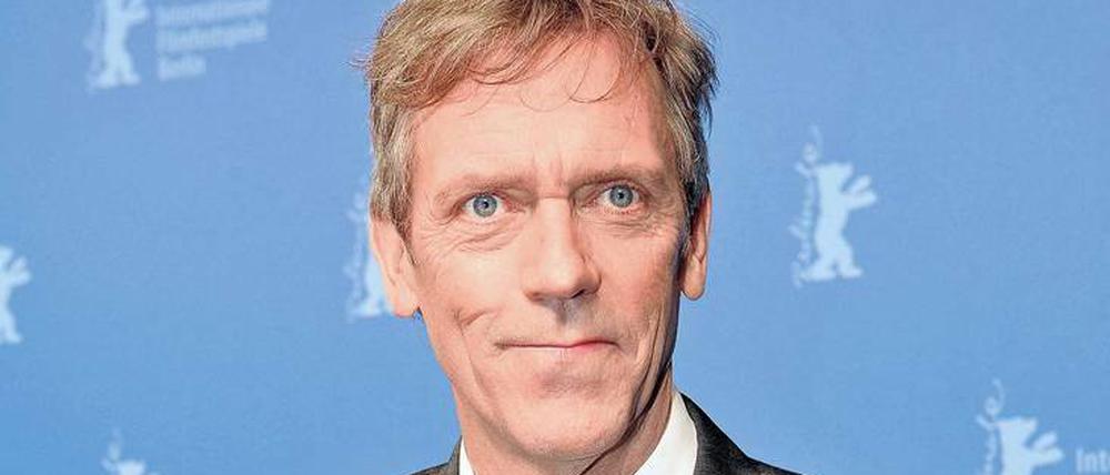 Kann auch fies. Hugh Laurie spielt in der Spionageserie „The Night Manager“ den skrupellosen Waffenhändler Richard Ronslow Roper. Die sechs Folgen nach dem Roman von John le Carré sind ab dem 28. März exklusiv bei Amazon Prime zu sehen. 