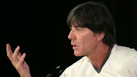 Joachim Löw am Karfreitag bei der Pressekonferenz vor dem England-Spiel.