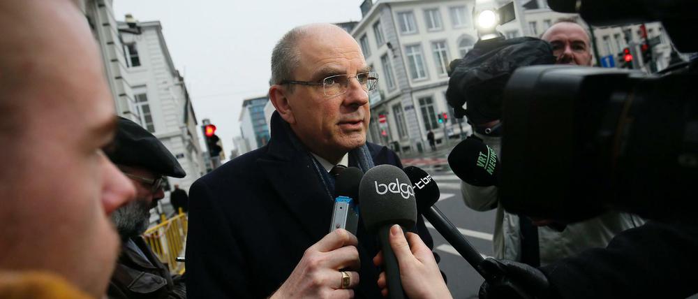 Der belgische Justizminister Koen Geens wies die Vorwürfe der Türkei zurück. Präsident Erdogan hatte zuvor gesagt, die Türkei hätte einen der Attentäter nach Belgien ausgewiesen und die Behörden gewarnt