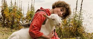 Gegenseitige Hilfe in der Tier- und Menschenwelt. Uorsin (Jonas Hartmann) mit Knuddelvieh.