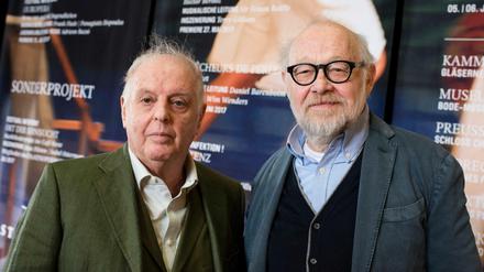 Generalmusikdirektor Daniel Barenboim Intendant Jürgen Flimm nach der Jahrespressekonferenz der Staatsoper im Schiller Theater.
