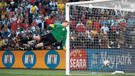 Drin! Frank Lampards Schuss landete bei der WM 2010 im Tor, doch der Schiedsrichter erkannte es nicht an – 1966 war es genau andersherum. 