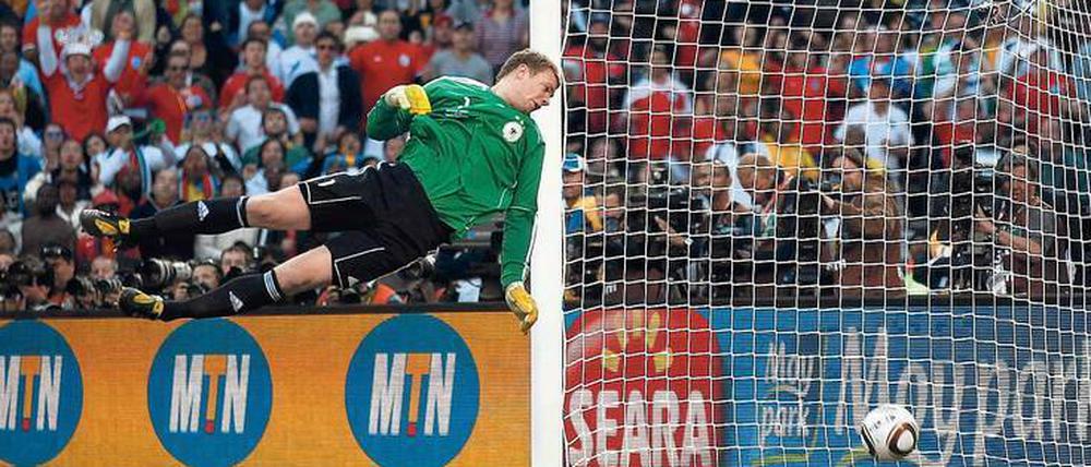 Drin! Frank Lampards Schuss landete bei der WM 2010 im Tor, doch der Schiedsrichter erkannte es nicht an – 1966 war es genau andersherum. 