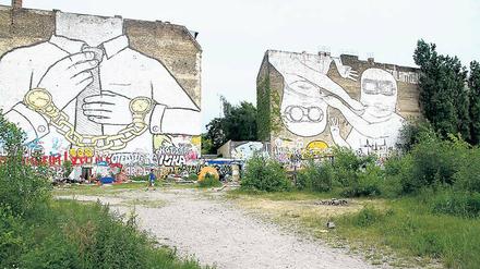 Symbol des Kiez-Protestes. Die Cuvrybrache wurde 2014 wurde geräumt. Kurze Zeit später übermalten Berliner Künstler die berühmten Graffiti des Street-Art-Künstlers Blu – mit dessen Einverständnis.