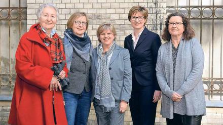 Zonta-Präsidentin Anett Hoffmann-Theinert (2.v.r.) mit Marianne Gaehtgens, Karen Hiort, Ute Freifrau von Rechenberg und Sabine Röder (v. l.). Der Vorsitz wechselt jedes Jahr.
