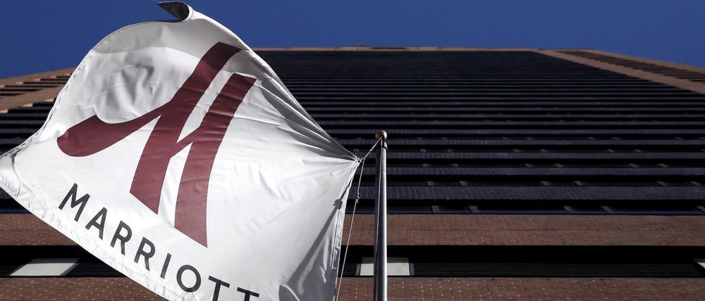Marriott hat nun gute Chancen, in der Bieterschlacht um die Starwood-Hotelkette endgültig zu triumphieren. Hier die Marriott-Flagge am Eingang des New Yorker Marriott-Hotels in Manhattan. 