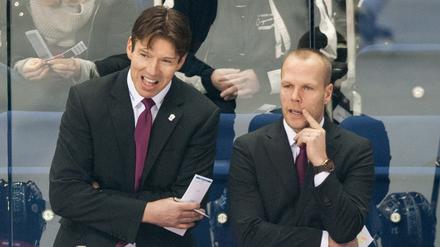 Mit dem Trainer zufrieden. Eisbären-Sportdirektor Ustorf mit Trainer Krupp (li.) in der Saison 2014/2015. 
