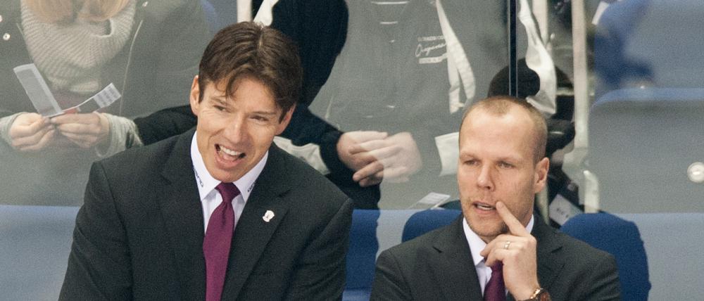 Mit dem Trainer zufrieden. Eisbären-Sportdirektor Ustorf mit Trainer Krupp (li.) in der Saison 2014/2015.
