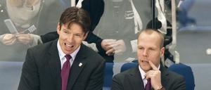 Mit dem Trainer zufrieden. Eisbären-Sportdirektor Ustorf mit Trainer Krupp (li.) in der Saison 2014/2015. 