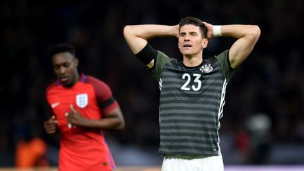 Gewinner unter Verlierern. Mario Gomez dürfte zufrieden gewesen sein mit seinem Auftritt gegen England, wenngleich die deutsche Mannschaft das Spiel verlor. 