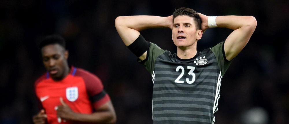 Gewinner unter Verlierern. Mario Gomez dürfte zufrieden gewesen sein mit seinem Auftritt gegen England, wenngleich die deutsche Mannschaft das Spiel verlor. 