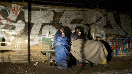 Nachts in Berlin kann es kalt werden - wie hier im Kleinen Tiergarten an der Turmstraße. Die Kältehilfe kümmert sich um Obdachlose.
