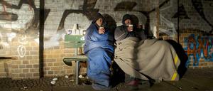 Nachts in Berlin kann es kalt werden - wie hier im Kleinen Tiergarten an der Turmstraße. Die Kältehilfe kümmert sich um Obdachlose.
