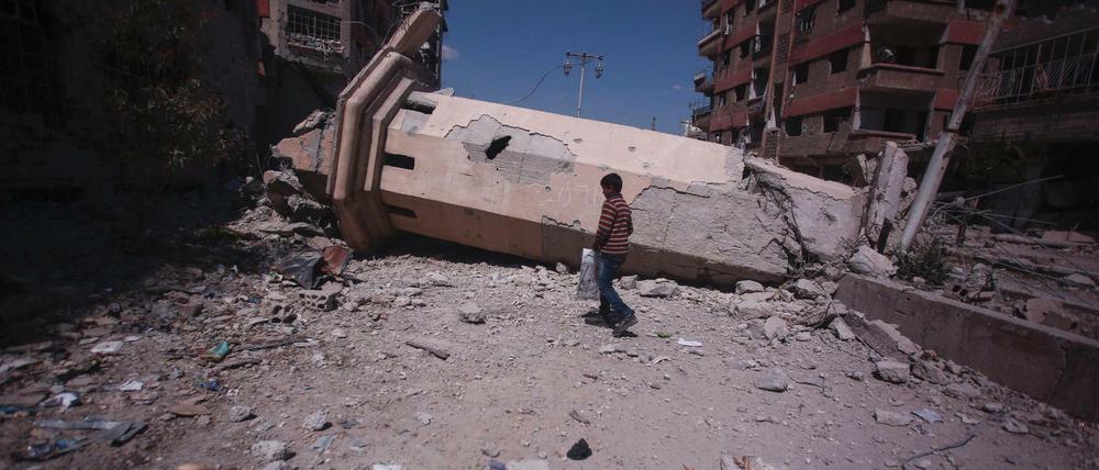 Vor wenigen Tagen erst hatten Angriffe regierungstreuer syrischer Truppen in der nahe Damaskus gelegenen Stadt Douma schwere Schäden angerichtet, und unter anderem war die Moschee zerstört worden. 