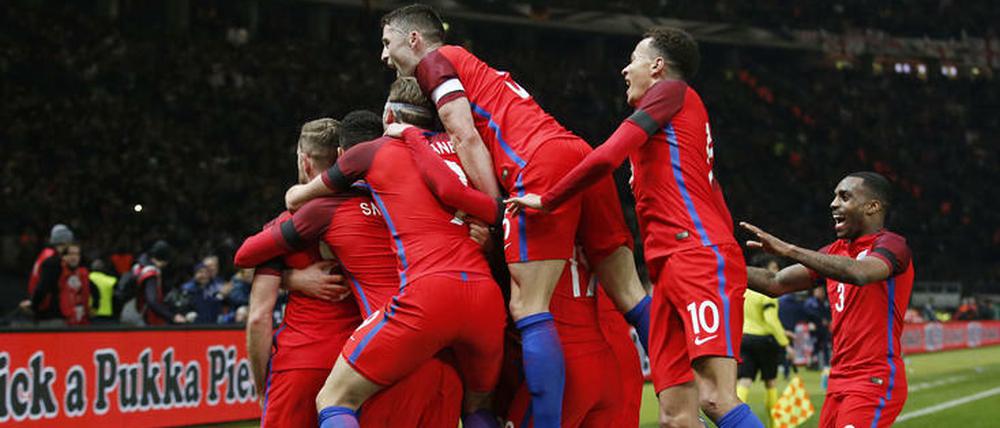 Was für ein Comeback! England siegt nach 0:2-Rückstand noch 3:2 in Berlin.