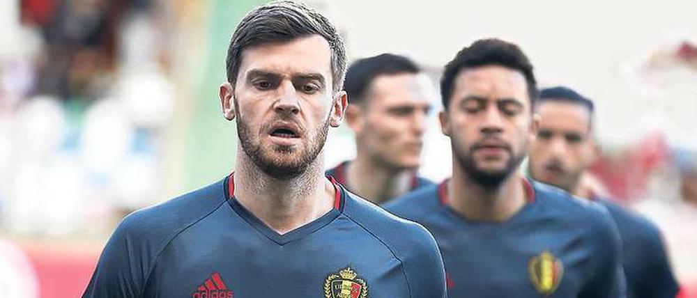 Belgische Botschafter. Auf den Warm-Up- Shirts steht: „In Gedenken an alle Opfer, Brüssel 22. März 2016.“