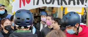 Am Freitag blockierten streikende Rider Gorillas-Filialen in Tempelhof und Schöneberg.