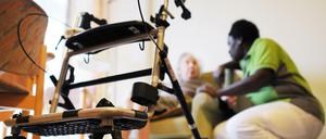 Pflege in einem Seniorenheim.