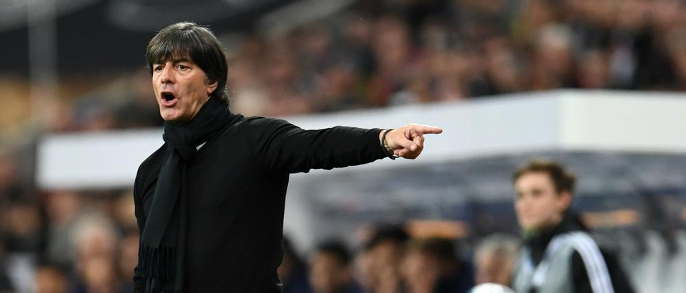Da geht es nach Frankreich. Und zwar mit Wucht - für Joachim Löw und sein Team.