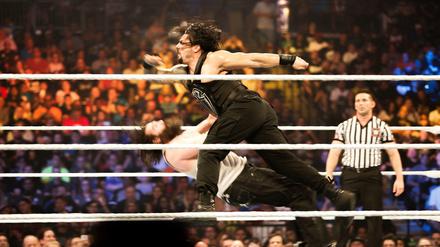 Roman Reigns bei seinem Paradeschlag, dem "Superman punch".