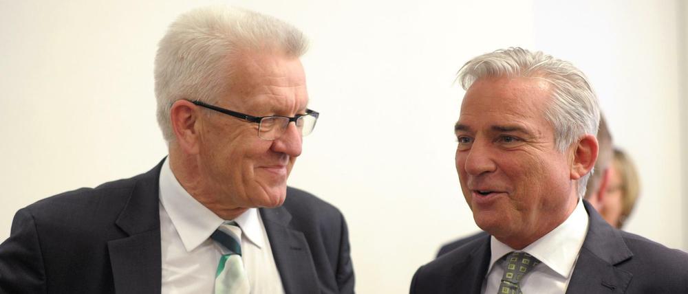 Baden-Württembergs Ministerpräsident Winfried Kretschmann und Thomas Strobl (r), Landesvorsitzender der CDU.
